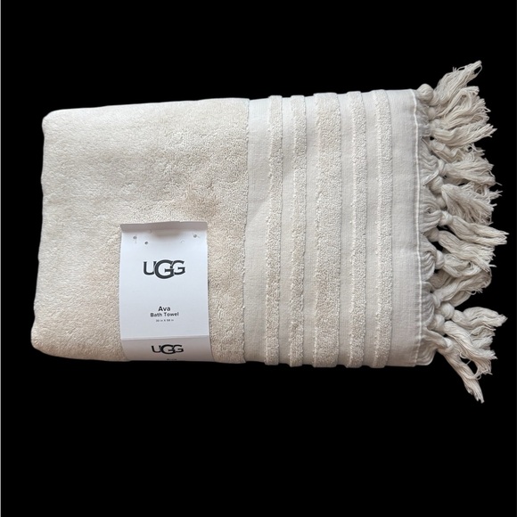 UGG Ava  Tied Fringe Bath Towel - Picture 1 of 2